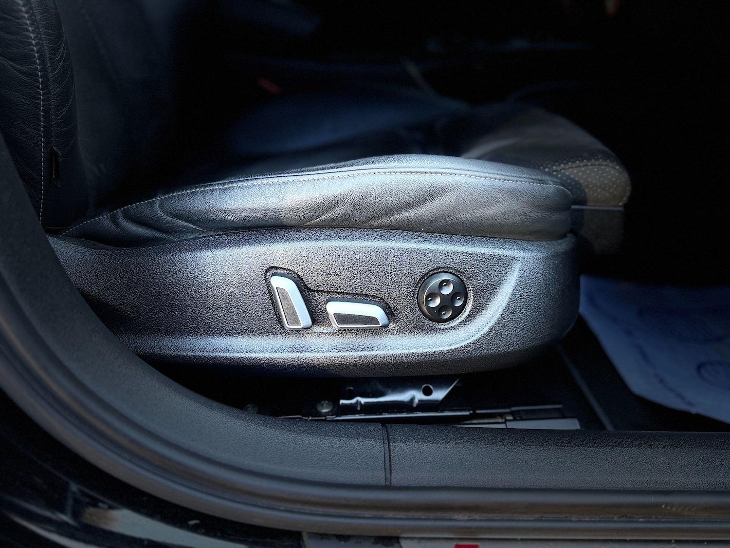 Used Audi A6 Saloon for sale - 77238353: Photo 42