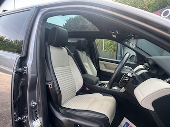 Used Land Rover Discovery Sport 2022 for sale - 75949385: Photo