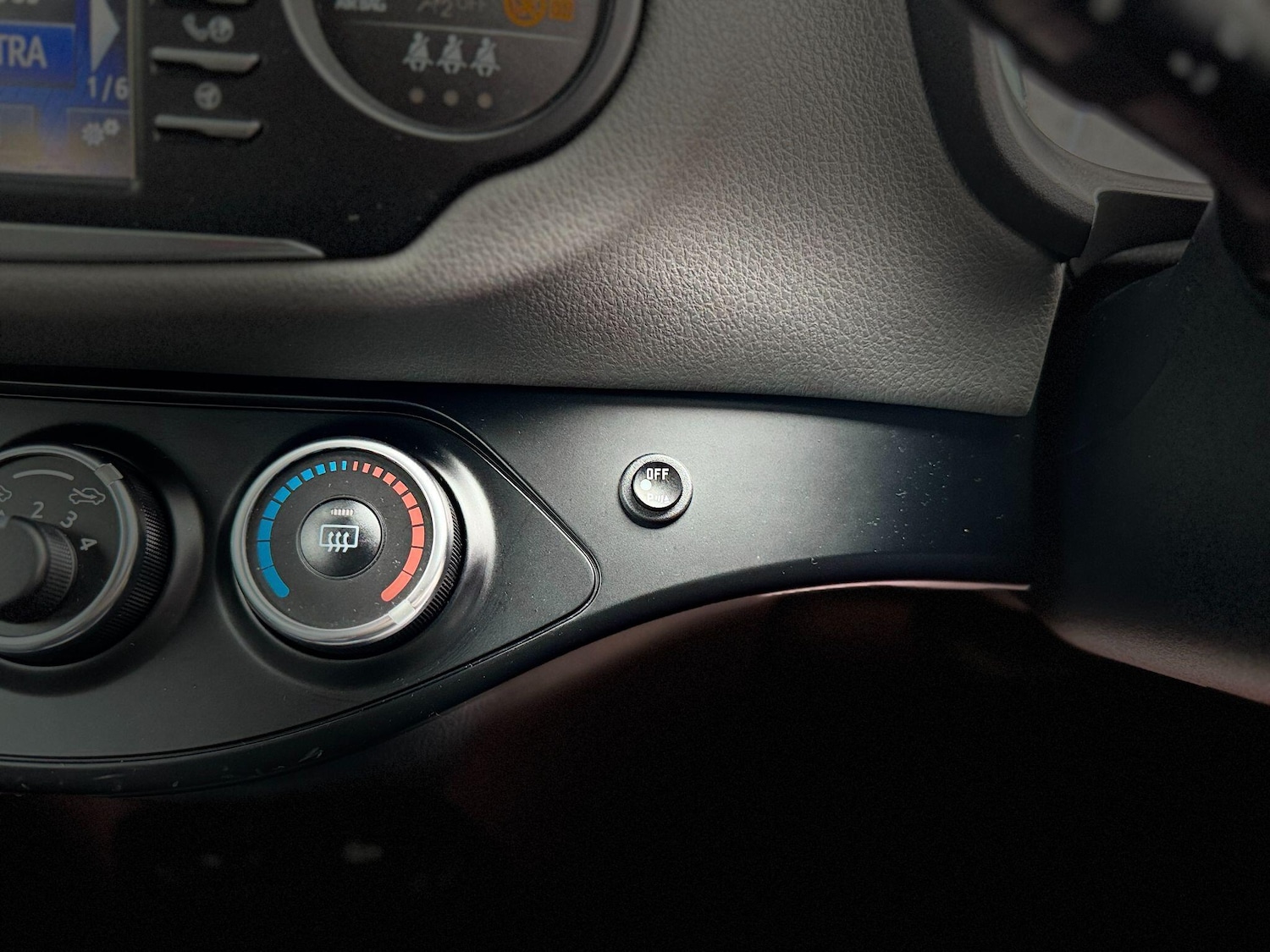 Used Toyota Yaris 2017 for sale - 76269948: Photo 32