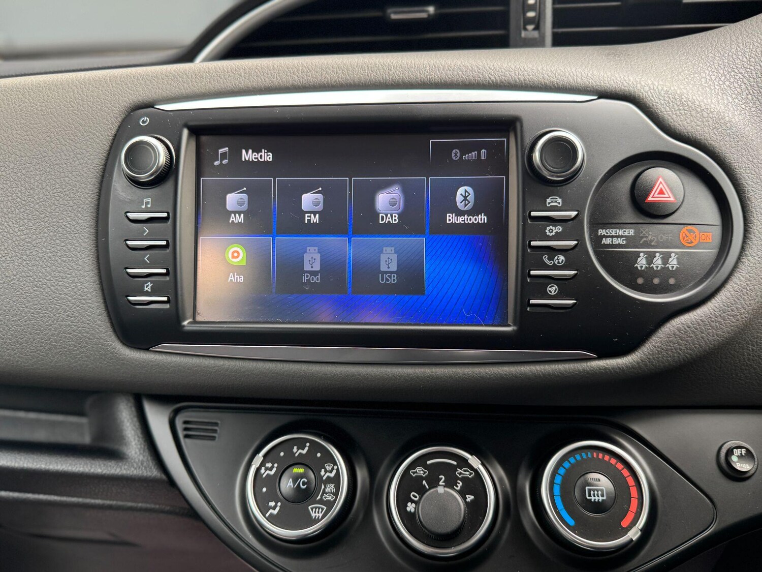 Used Toyota Yaris 2017 for sale - 76269948: Photo 40