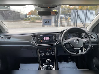 Used Volkswagen T-Roc 2019 for sale - 76673696: Photo