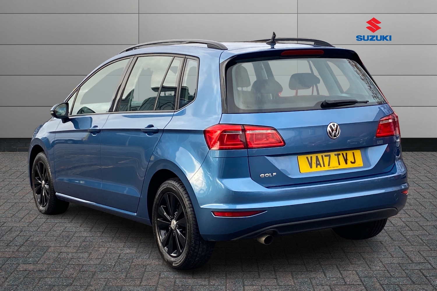 Used Volkswagen Golf SV 2017 for sale - 76673648: Photo 2