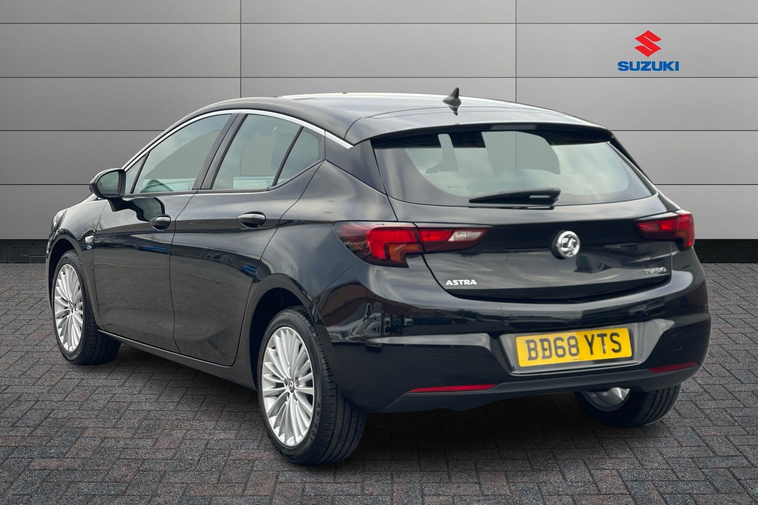 Used Vauxhall Astra 2018 for sale - 76673606: Photo 2