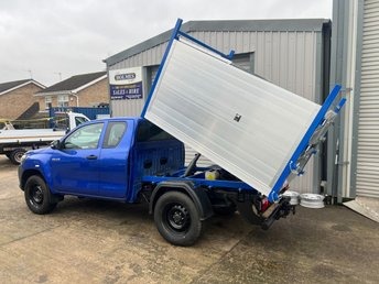 Used Toyota Hilux 2018 for sale - 77034014: Photo 2