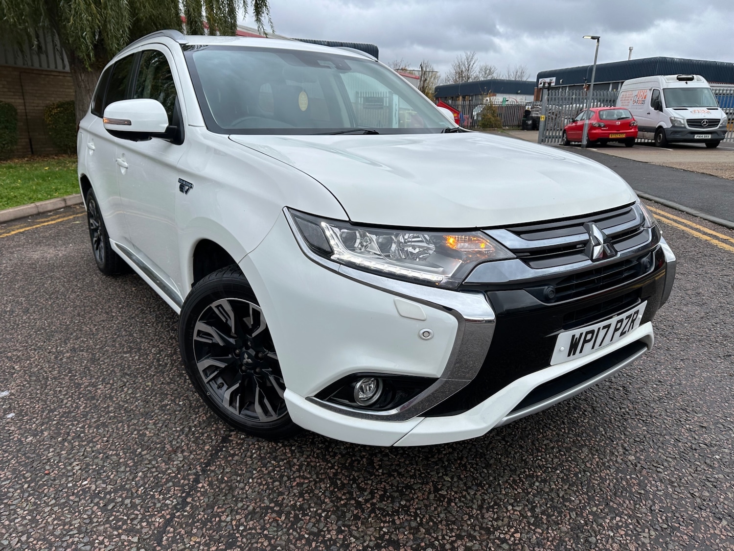 Used Mitsubishi Outlander 2017 for sale - 76450652: Photo 2