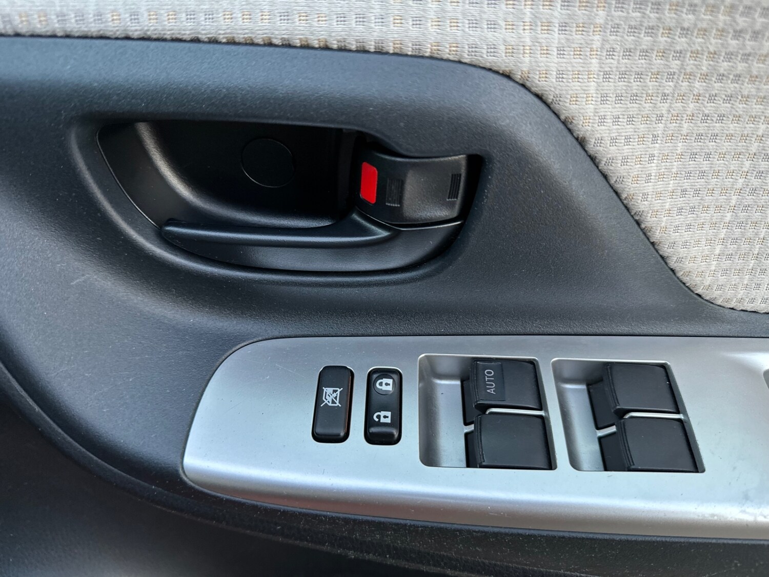Used Toyota Yaris 2015 for sale - 75777912: Photo 36