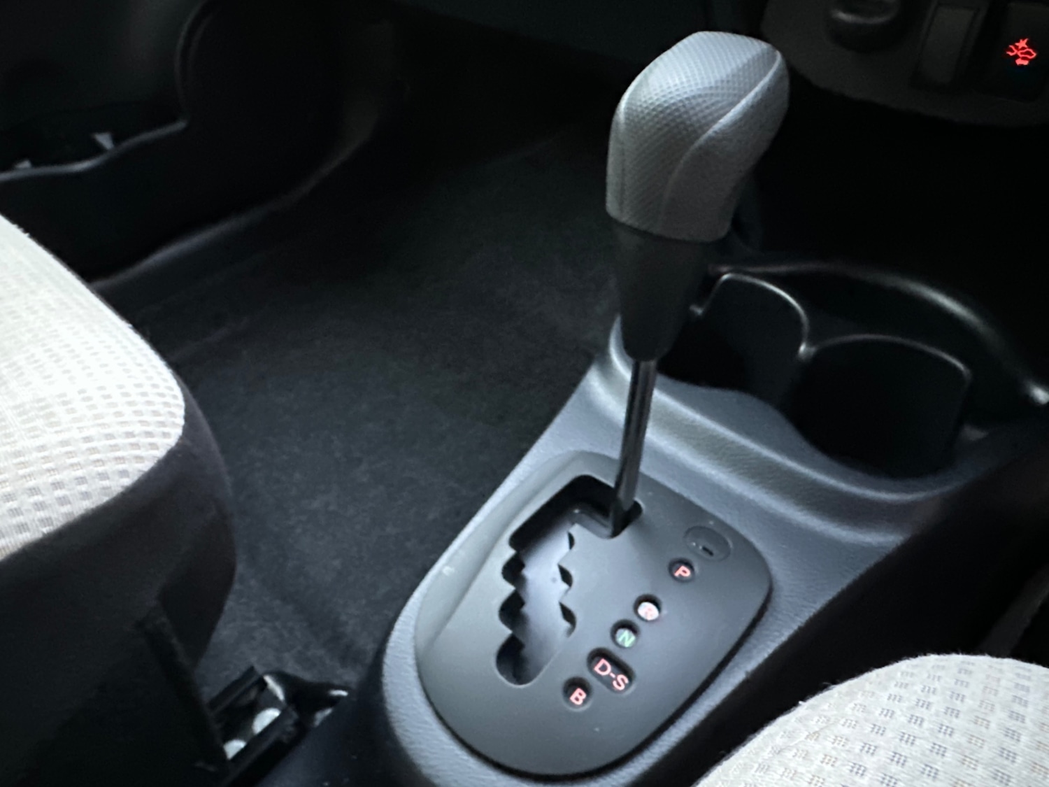 Used Toyota Yaris 2015 for sale - 75777912: Photo 37