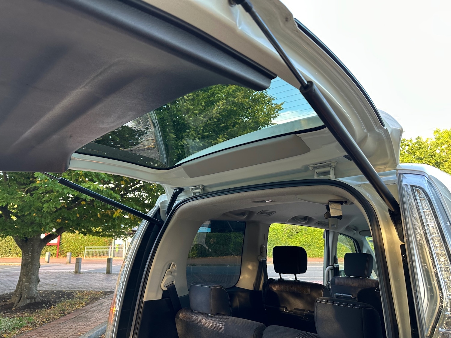 Used Nissan Serena 2014 for sale - 75392223: Photo 58