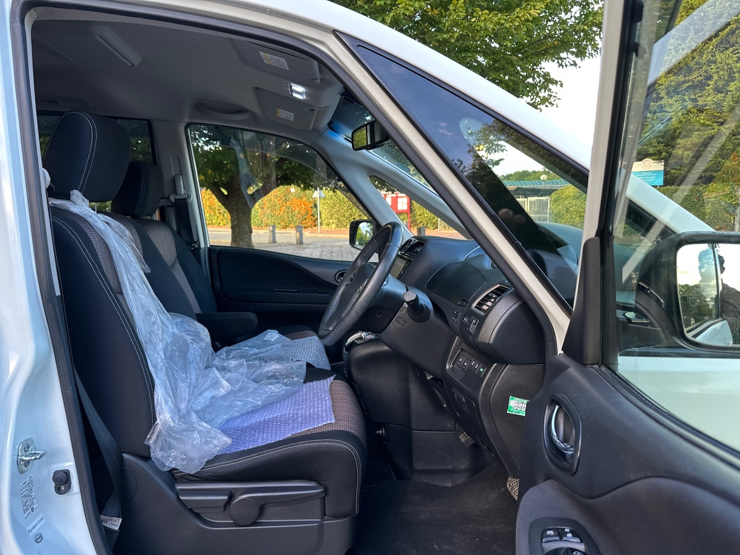 Used Nissan Serena 2014 for sale - 75392223: Photo 63