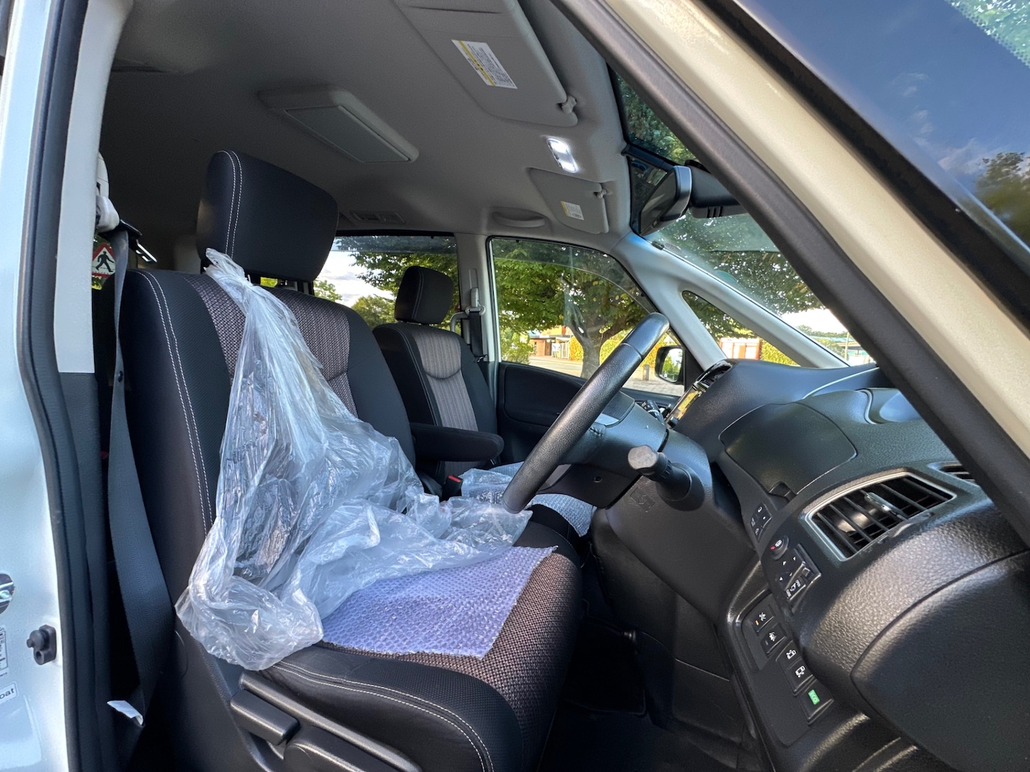 Used Nissan Serena 2014 for sale - 75392223: Photo 64