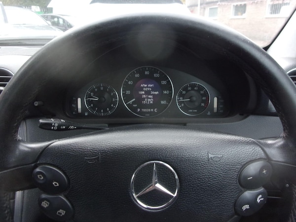 Used Mercedes-Benz CLK 2003 for sale - 76315227: Photo 9