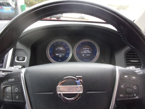 Used Volvo XC60 2011 for sale - 76239872: Photo 4
