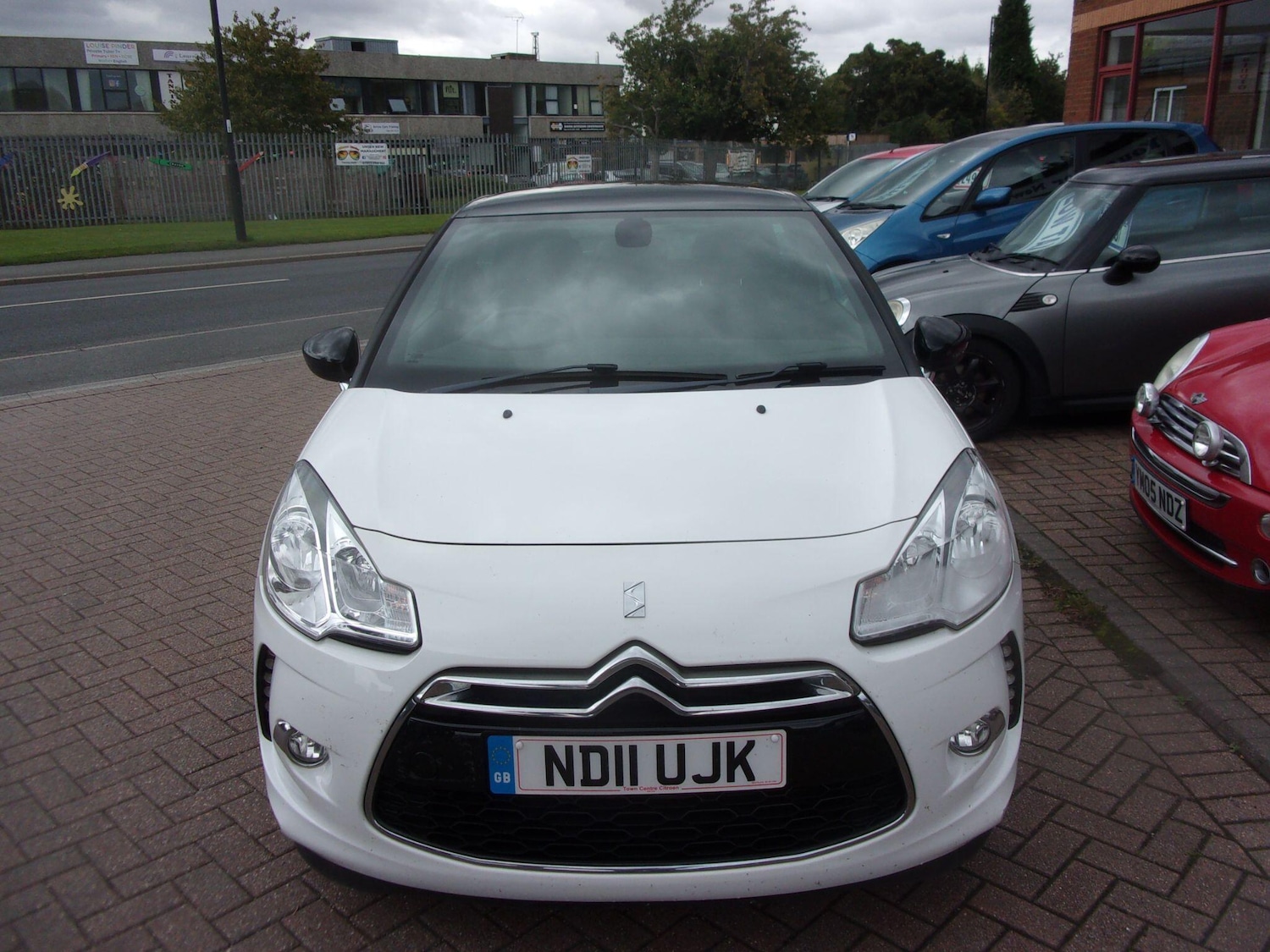 Used Citroen DS3 2011 for sale - 76060899: Photo 2