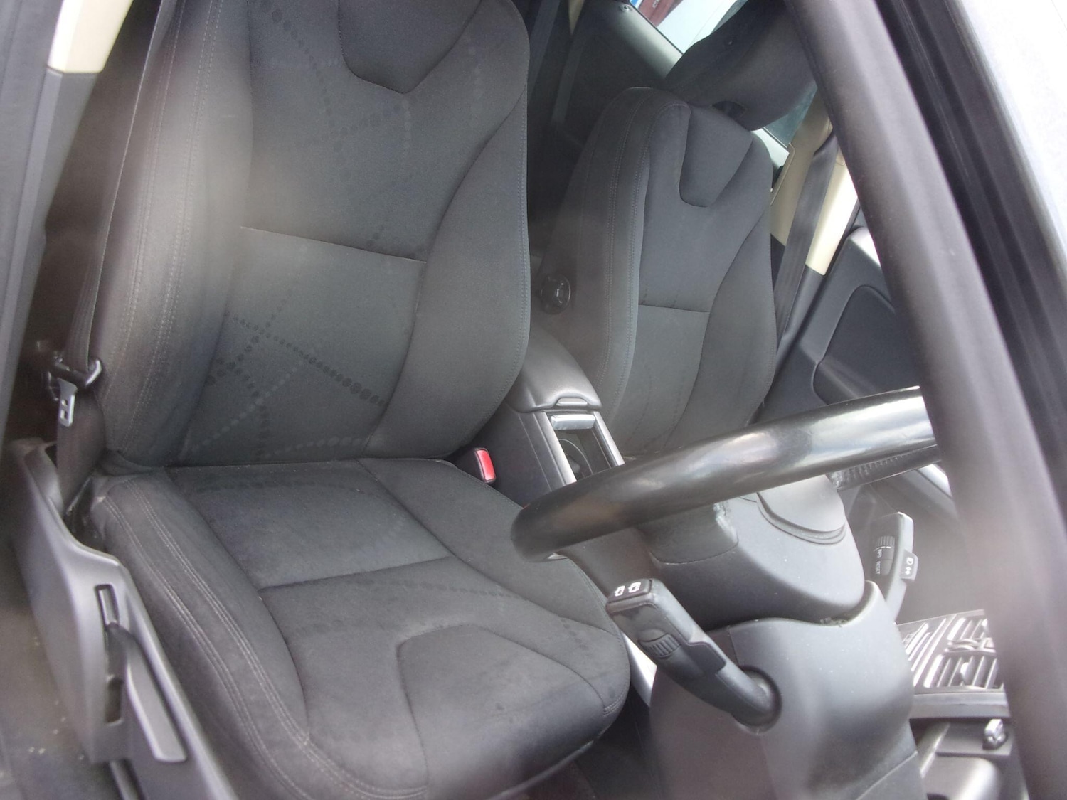 Used Volvo XC60 2010 for sale - 77853445: Photo 3