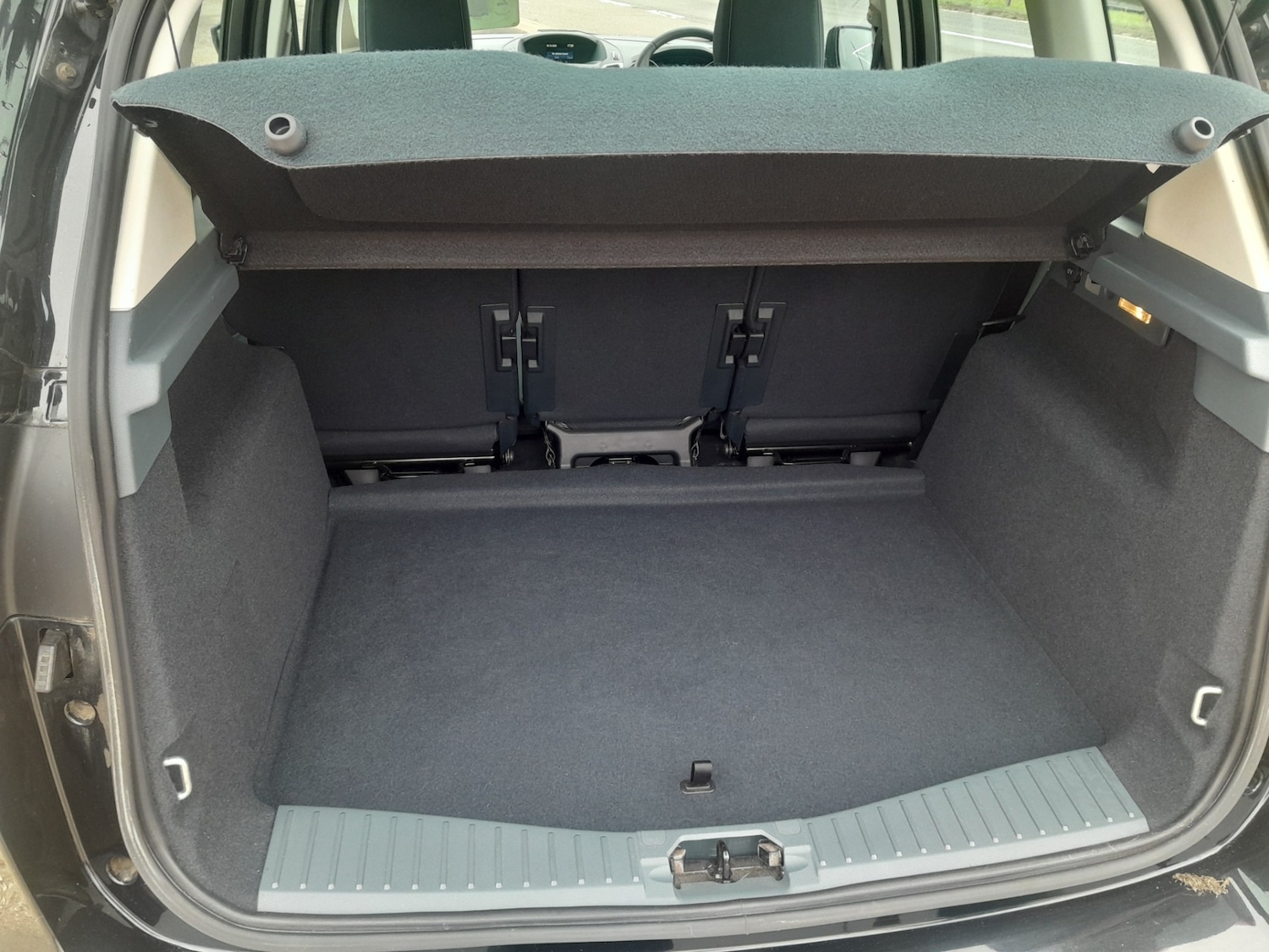 Used Ford C-Max 2012 for sale - 76243302: Photo 2