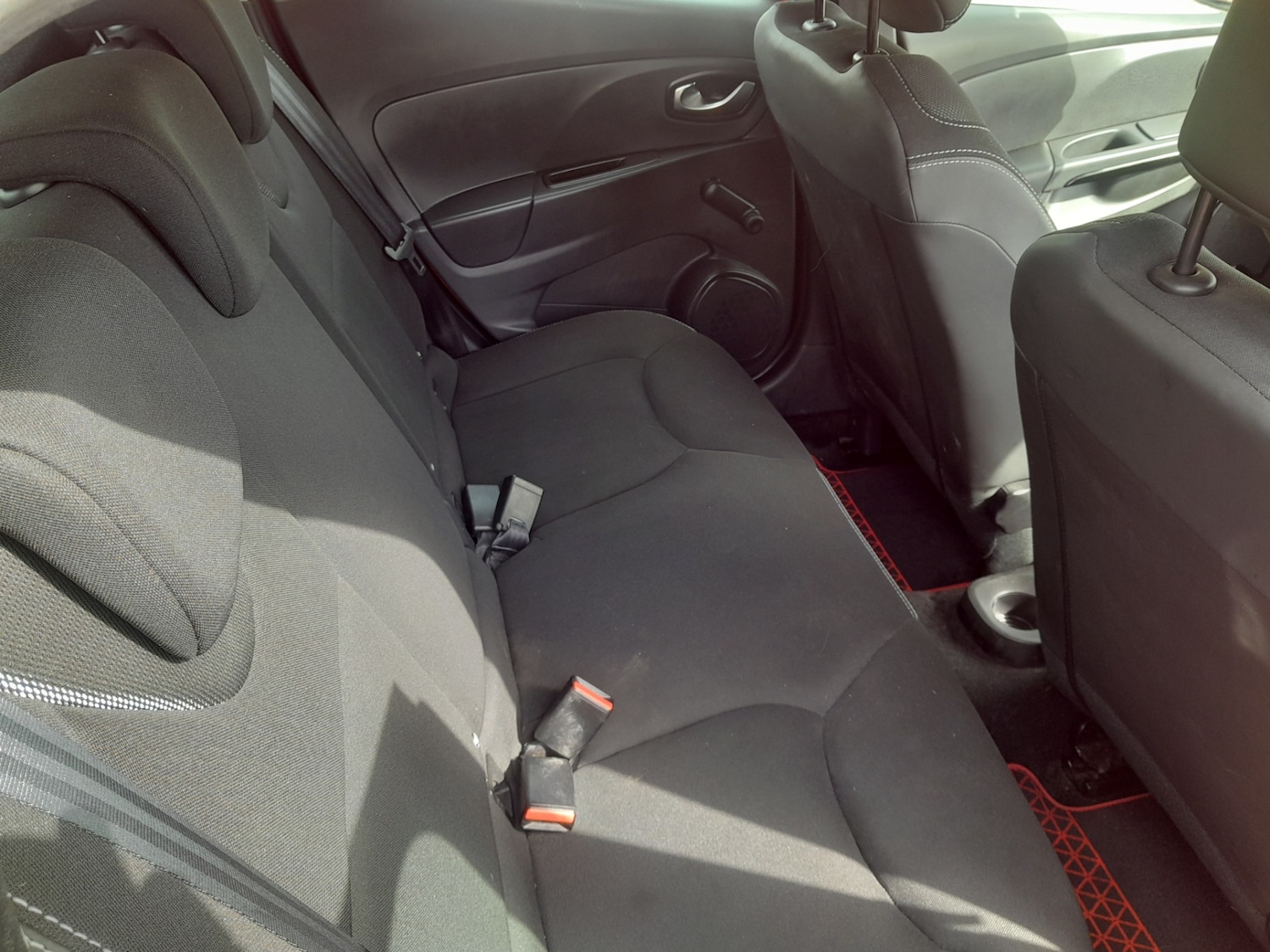 Used Renault Clio 2015 for sale - 78132468: Photo 2