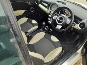Used MINI Convertible 2010 for sale - 77475306: Photo