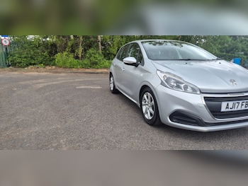 Used Peugeot 208 2017 for sale - 78409347: Photo