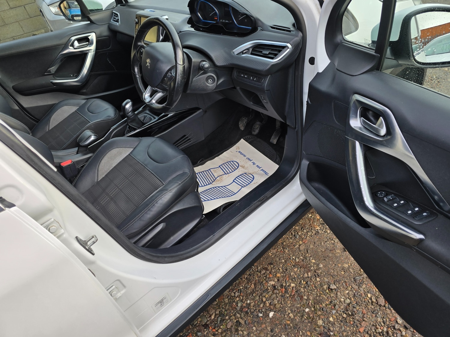 Used Peugeot 2008 2016 for sale - 76987017: Photo 11