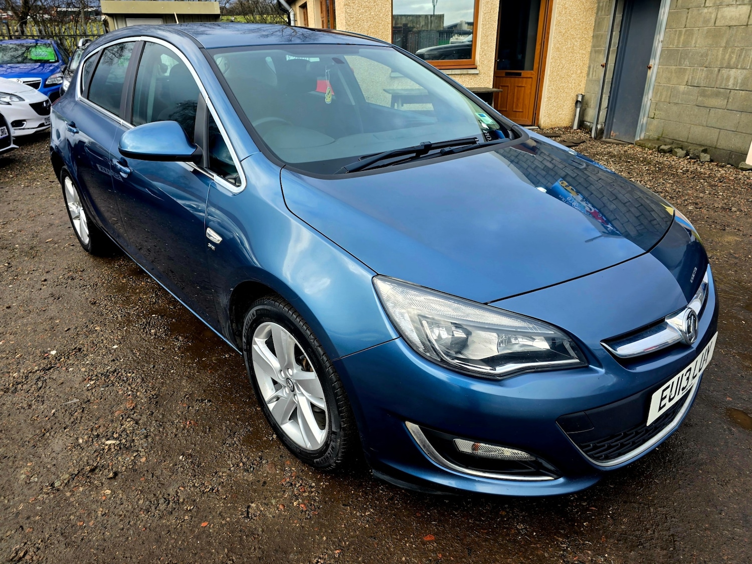Used Vauxhall Astra 2013 for sale - 77491057: Photo 2