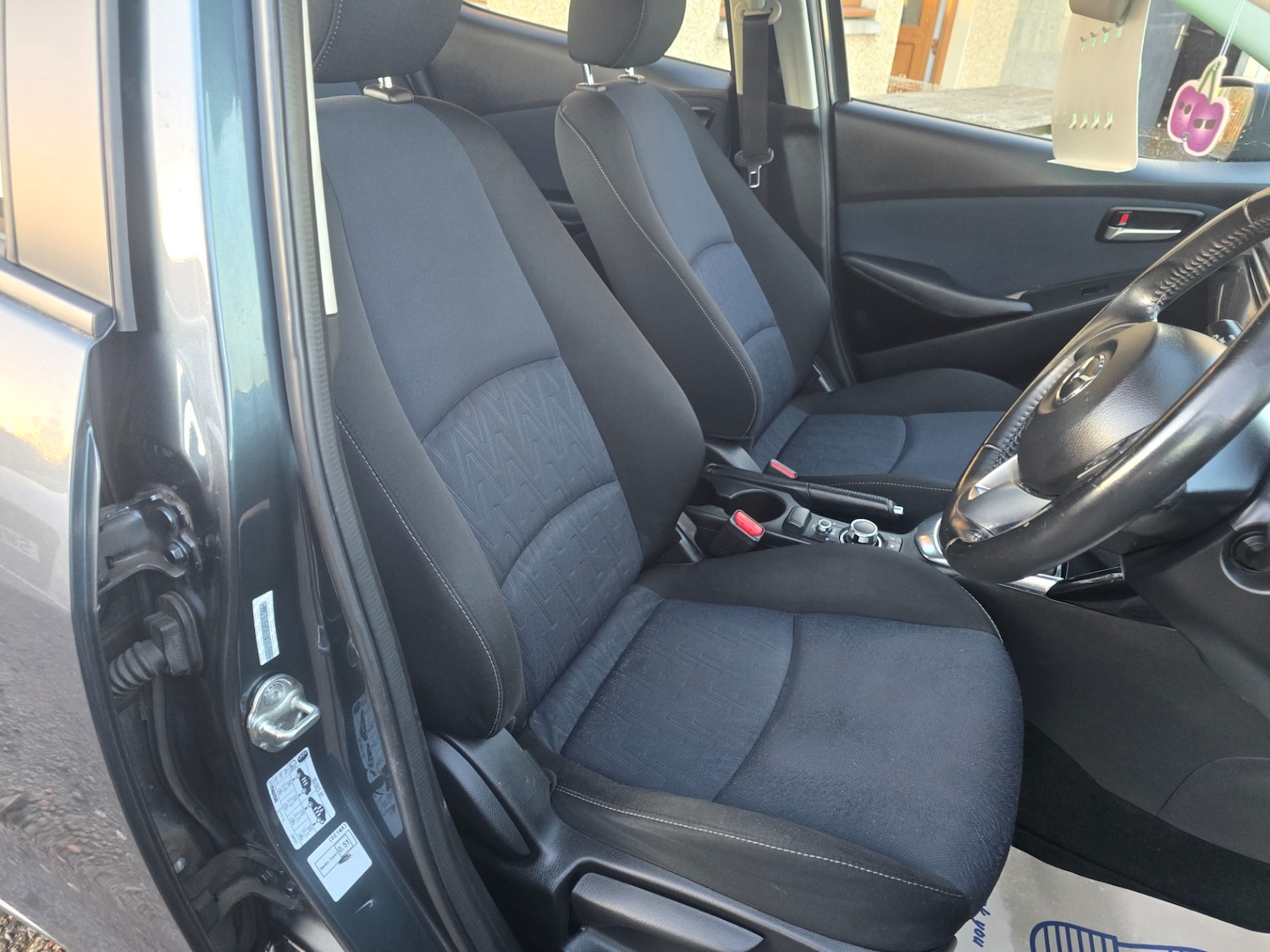 Used Mazda Mazda2 2015 for sale - 77782094: Photo 14