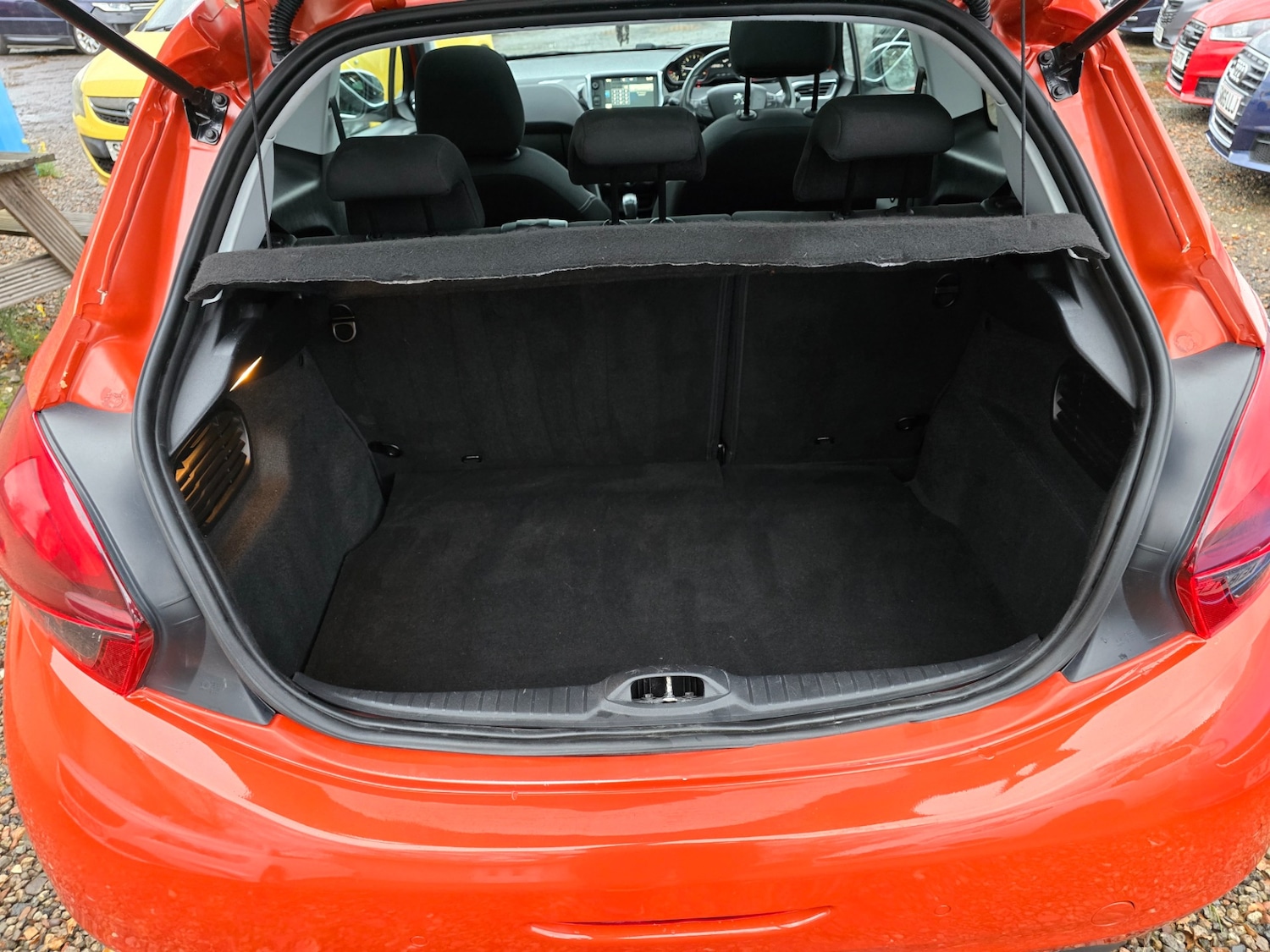 Used Peugeot 208 2016 for sale - 76848816: Photo 17