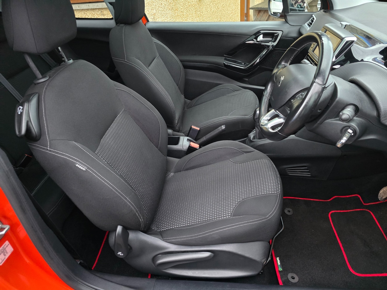 Used Peugeot 208 2016 for sale - 76427848: Photo 16