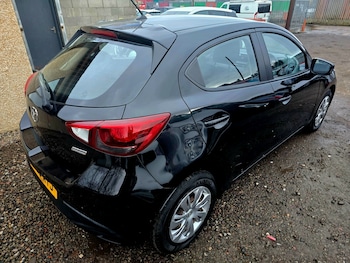 Used Mazda Mazda2 2015 for sale - 77822531: Photo
