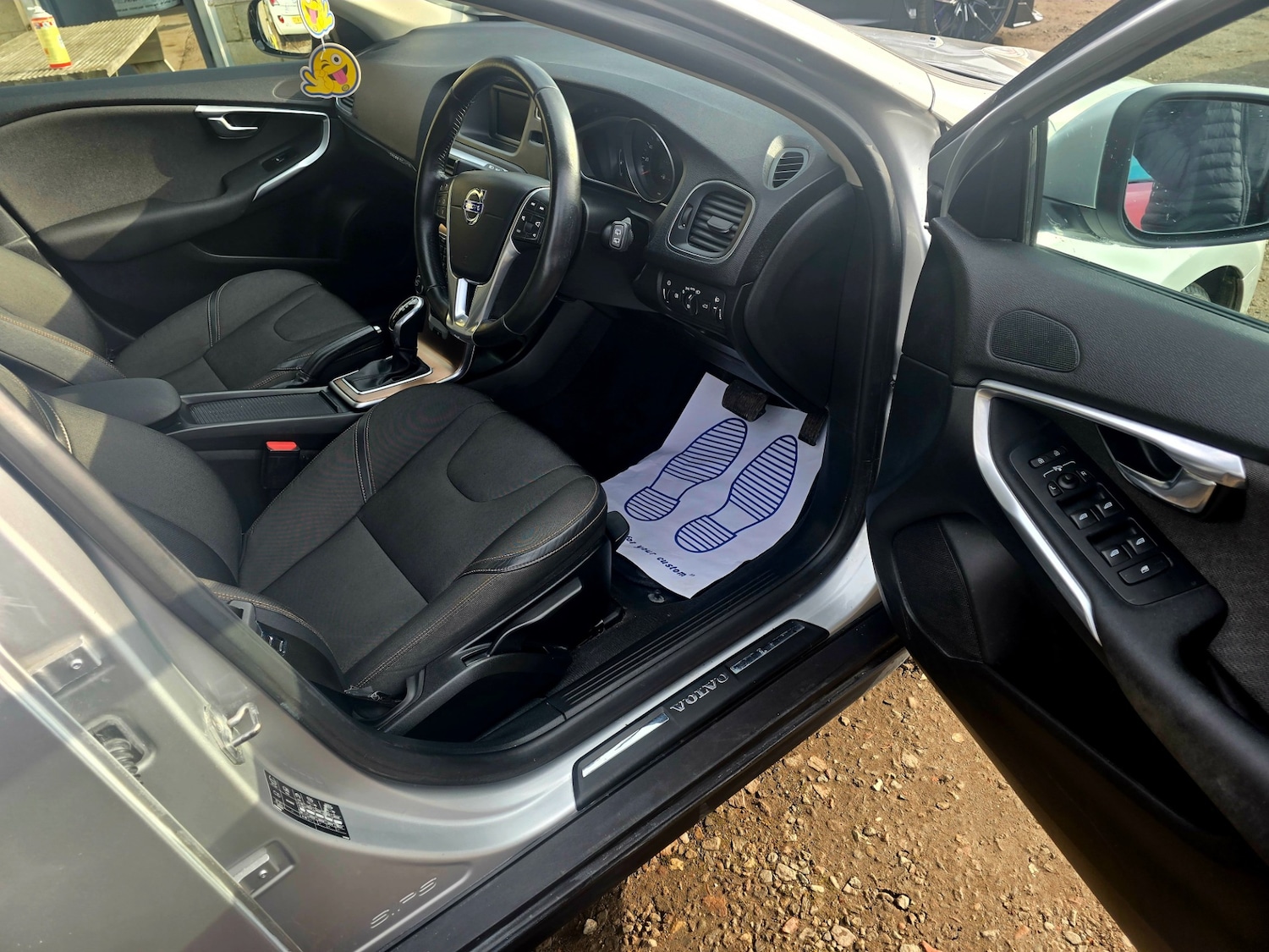 Used Volvo V40 2015 for sale - 77782050: Photo 10