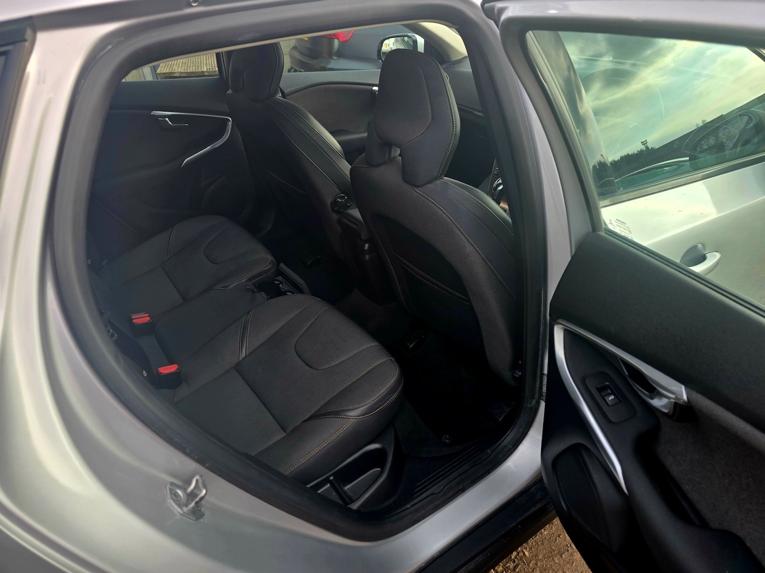 Used Volvo V40 2015 for sale - 77782050: Photo 15