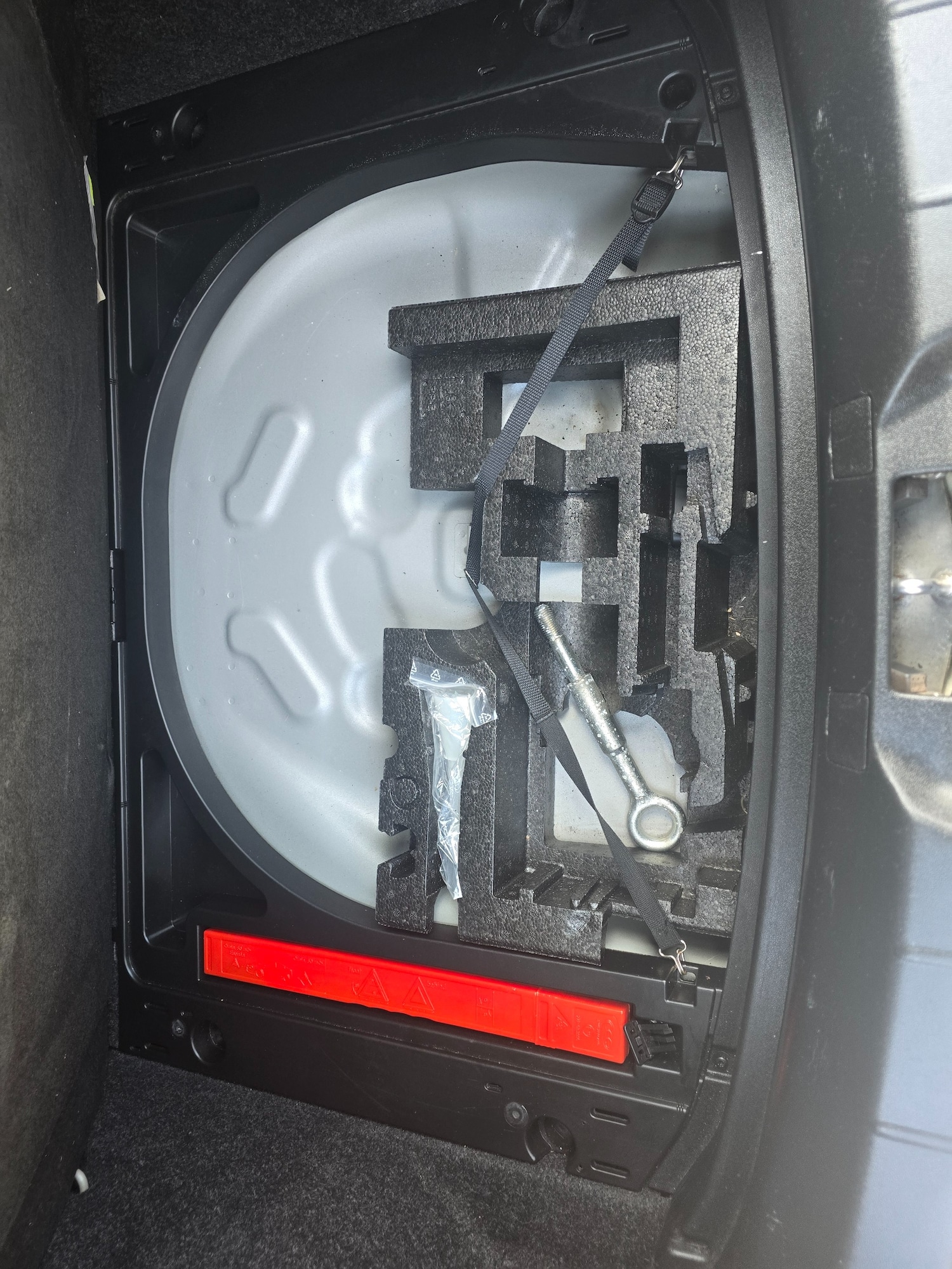 Used Volvo V40 2015 for sale - 77782050: Photo 19