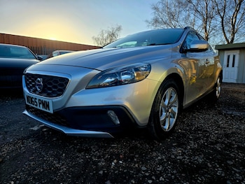 Used Volvo V40 2015 for sale - 77782050: Photo