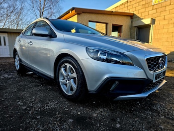 Used Volvo V40 2015 for sale - 77782050: Photo