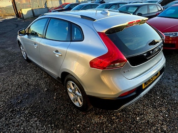 Used Volvo V40 2015 for sale - 77782050: Photo