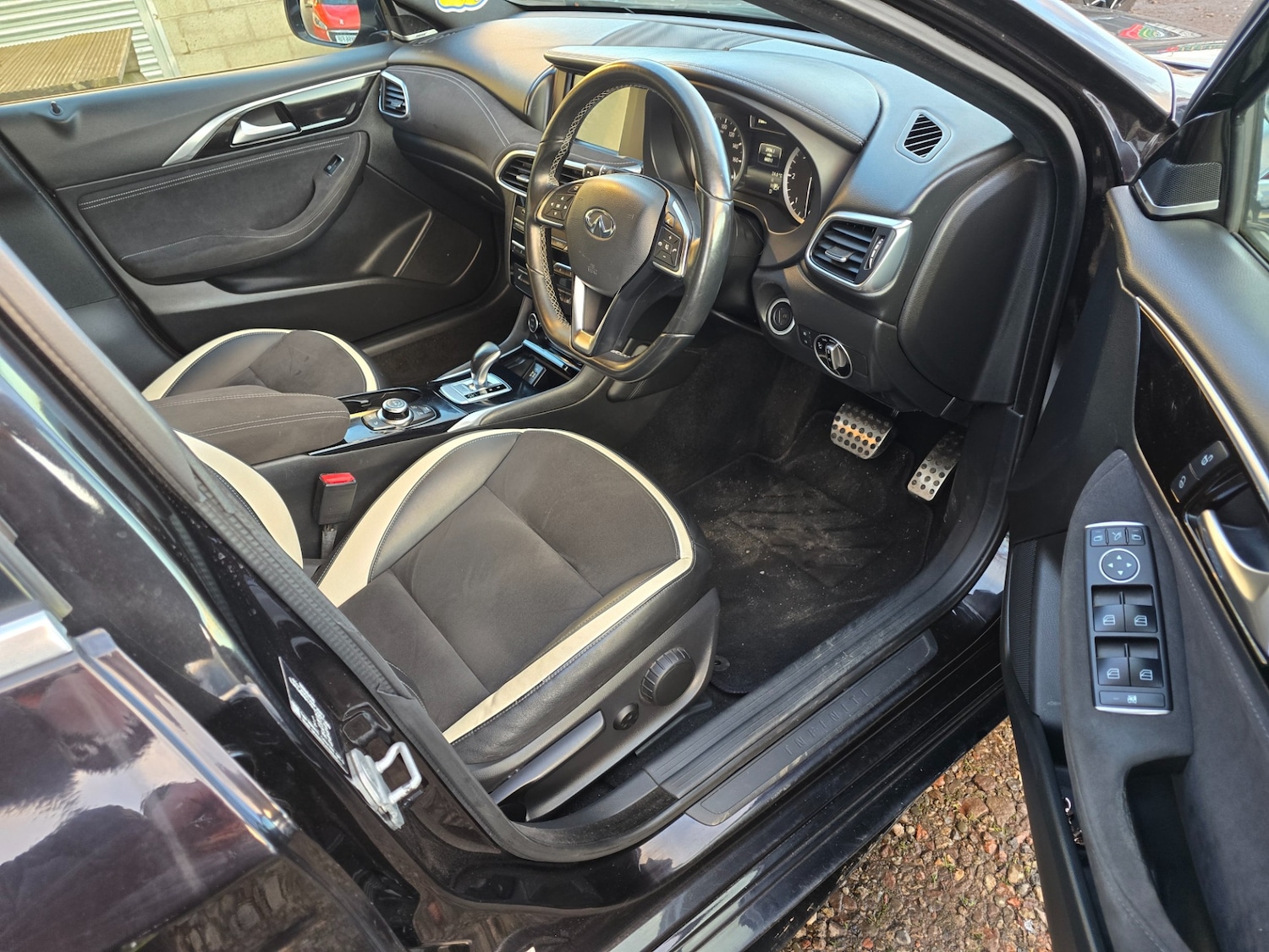 Used Infiniti Q30 2016 for sale - 76627249: Photo 12