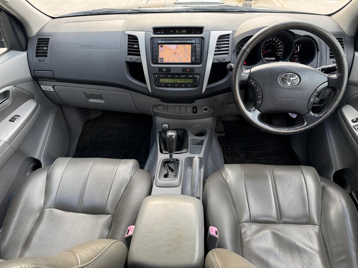 Used Toyota Hilux 2011 for sale - 76380307: Photo 11