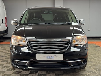 Used Chrysler Grand Voyager 2014 for sale - 74464212: Photo