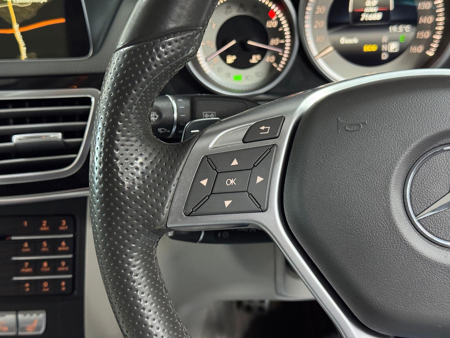 Used Mercedes-Benz E Class 2015 for sale - 75884010: Photo 38