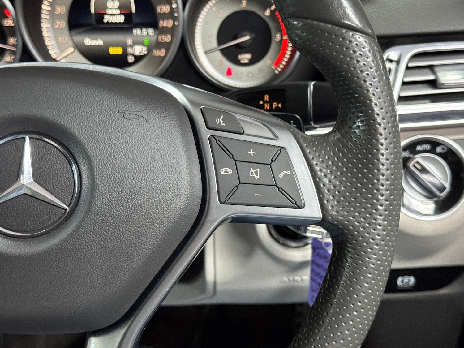 Used Mercedes-Benz E Class 2015 for sale - 75884010: Photo 39