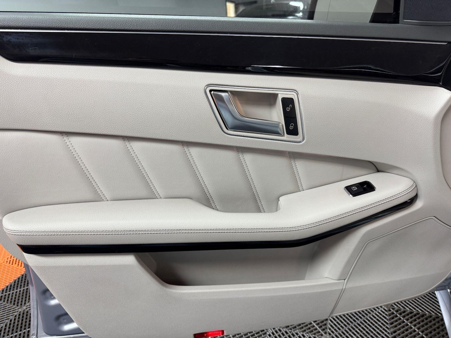 Used Mercedes-Benz E Class 2015 for sale - 75884010: Photo 41