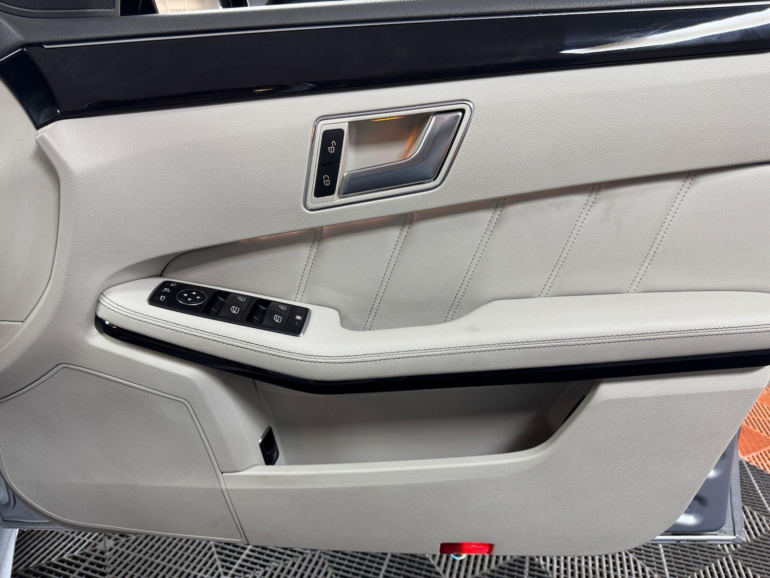 Used Mercedes-Benz E Class 2015 for sale - 75884010: Photo 44