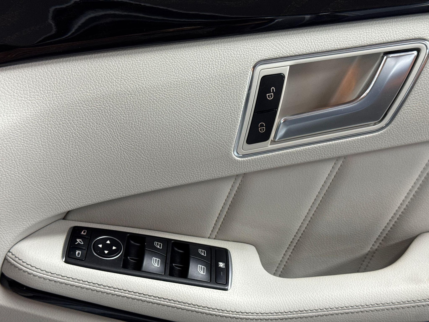 Used Mercedes-Benz E Class 2015 for sale - 75884010: Photo 45