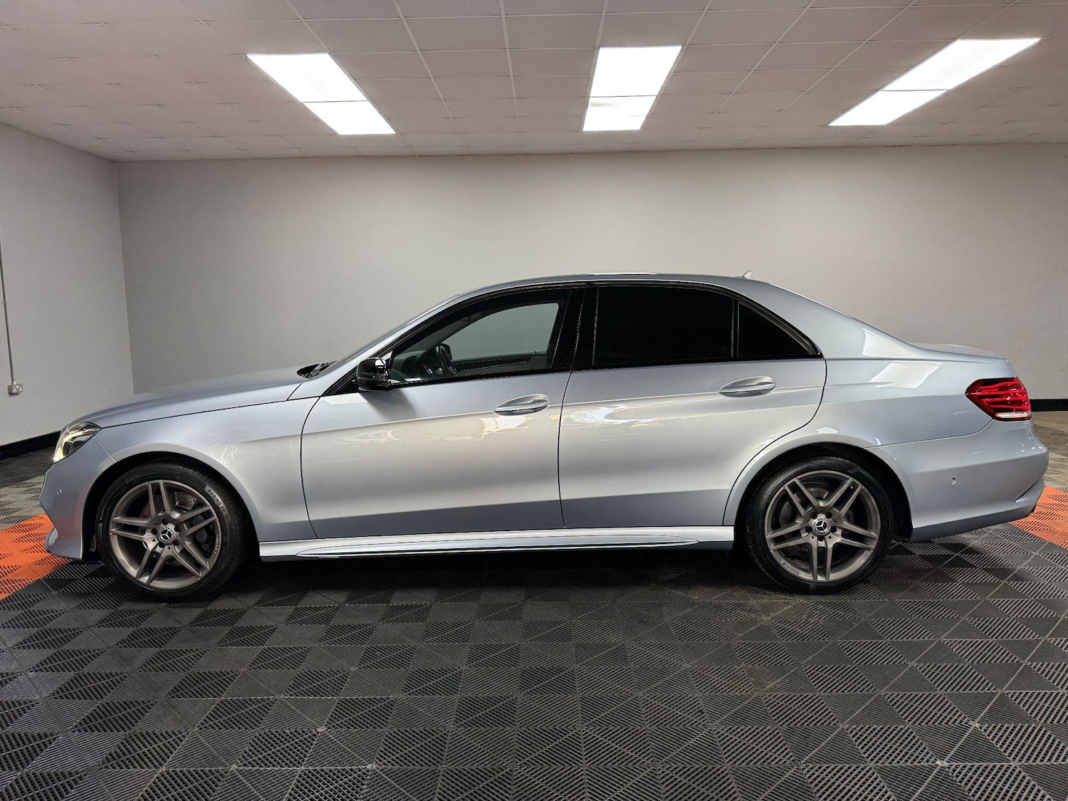 Used Mercedes-Benz E Class 2015 for sale - 75884010: Photo 7