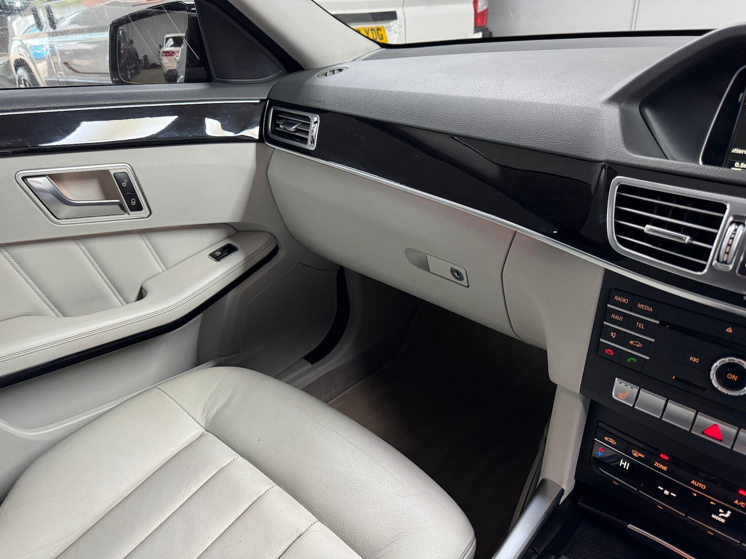 Used Mercedes-Benz E Class 2015 for sale - 75884010: Photo 86