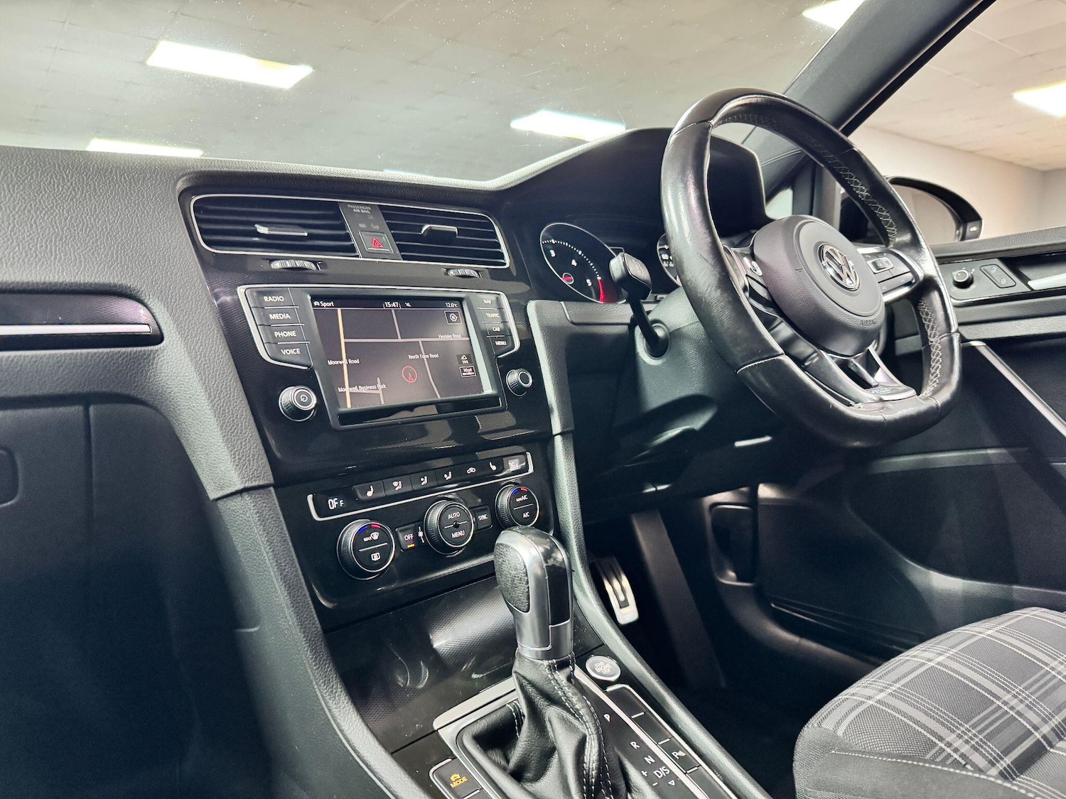 Used Volkswagen Golf 2016 for sale - 76408820: Photo 16