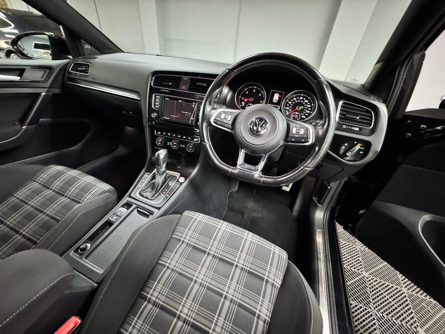 Used Volkswagen Golf 2016 for sale - 76408820: Photo 24