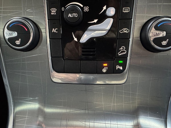 Used Volvo XC70 2014 for sale - 74822544: Photo 60