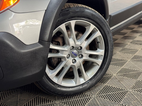 Used Volvo XC70 2014 for sale - 74822544: Photo 82