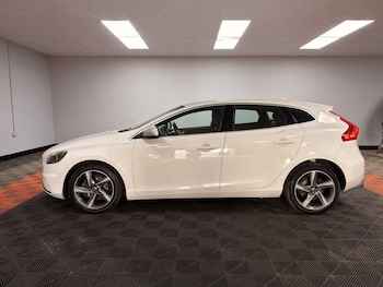 Used Volvo V40 2015 for sale - 79337771: Photo