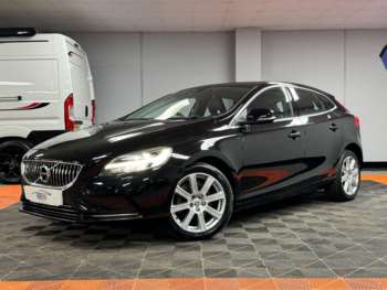 Used Volvo V40 2017 for sale - 74408990: Photo